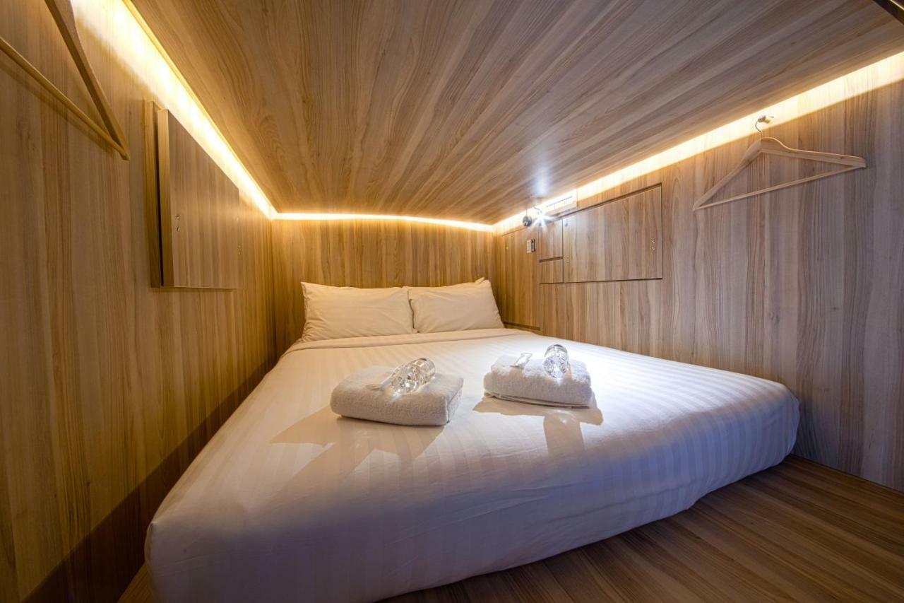 Capsule Lit Queen-Size dans Dortoir Mixte